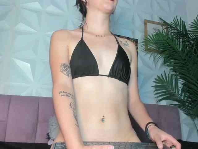 Vayolet-Foxx webcam
