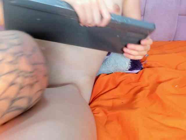 Vayolet-Foxx webcam