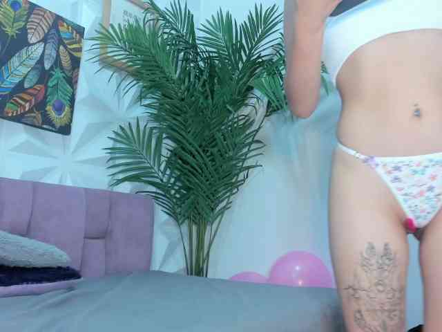 Vayolet-Foxx webcam