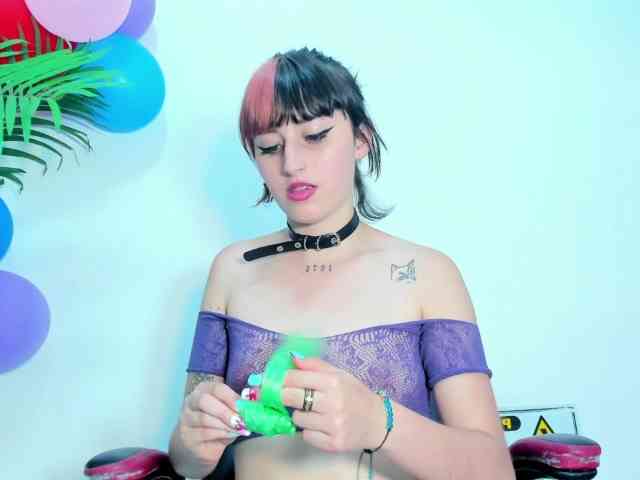 Vayolet-Foxx webcam