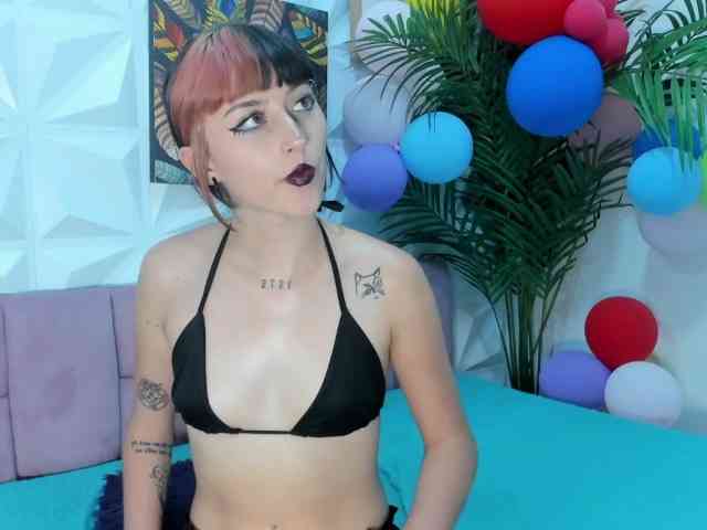 Vayolet-Foxx webcam