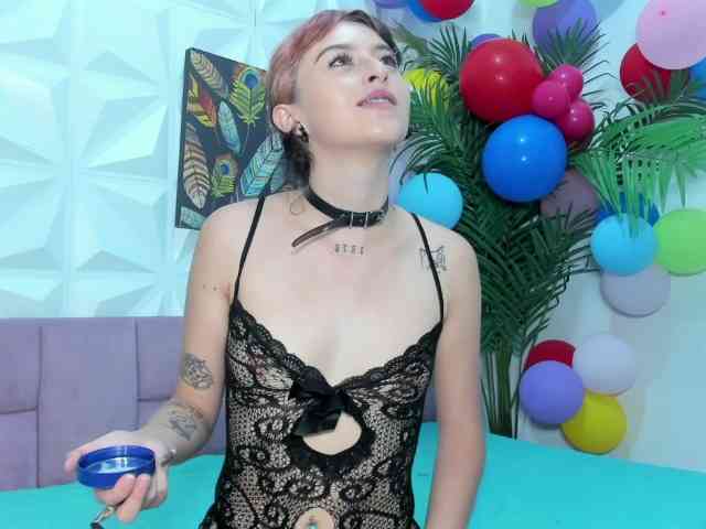 Vayolet-Foxx webcam