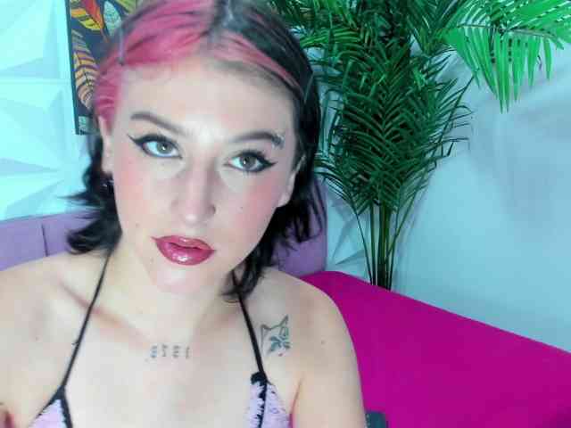 Vayolet-Foxx webcam