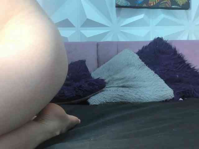 Vayolet-Foxx webcam
