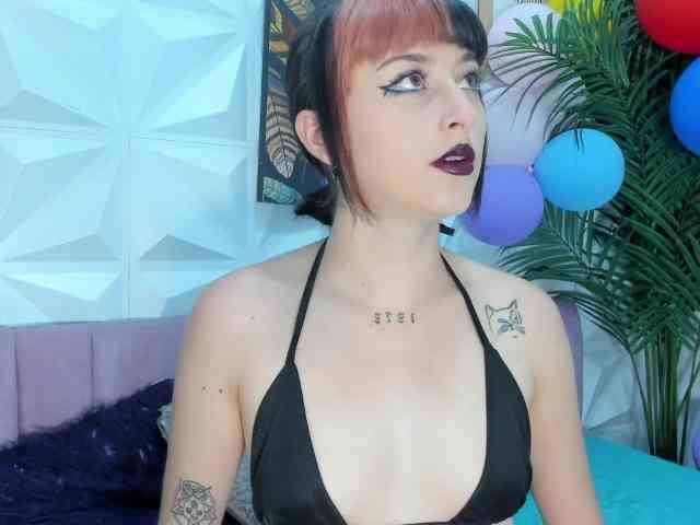 Vayolet-Foxx webcam