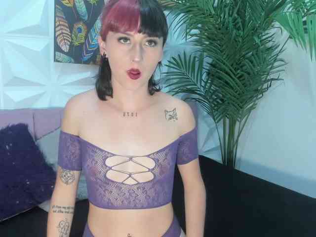 Vayolet-Foxx webcam