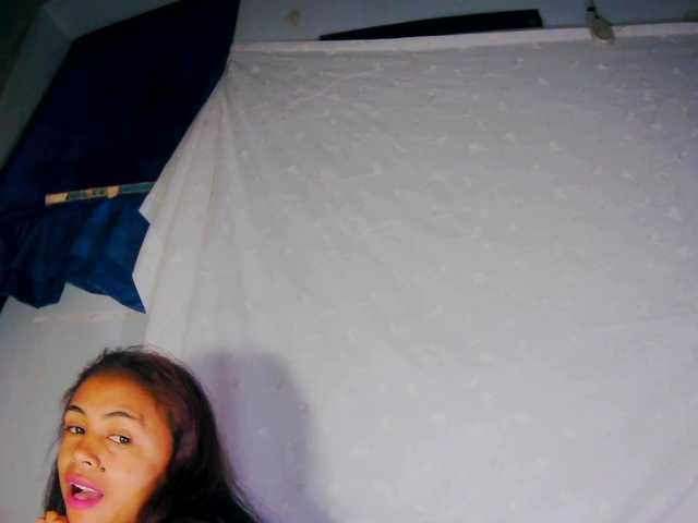 Roxanne03's BongaCams show and profile