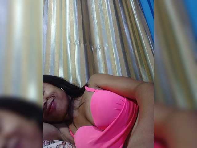 Roxanne03's BongaCams show and profile