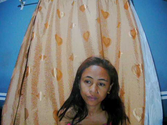 Roxanne03's BongaCams show and profile