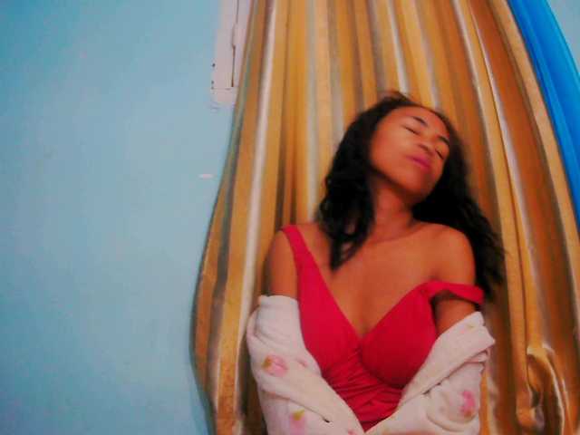 Roxanne03's BongaCams show and profile