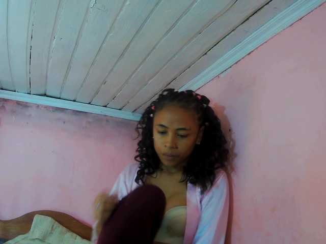 Roxanne03's BongaCams show and profile