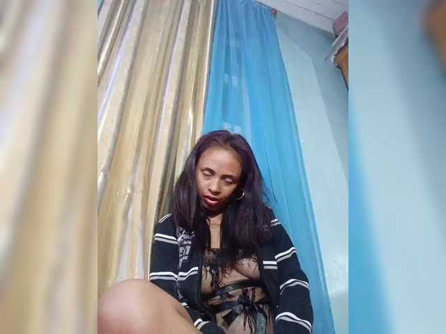 Roxanne03's BongaCams show and profile