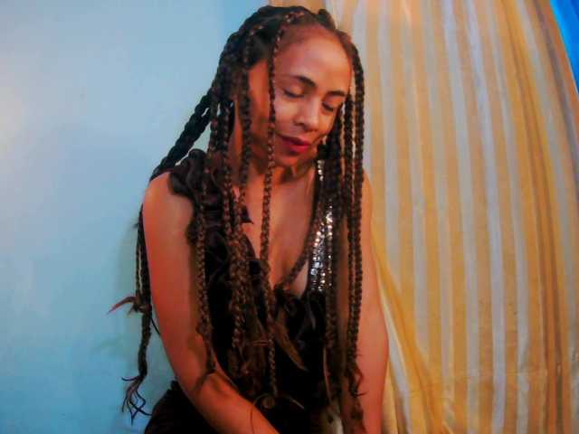 Roxanne03's BongaCams show and profile