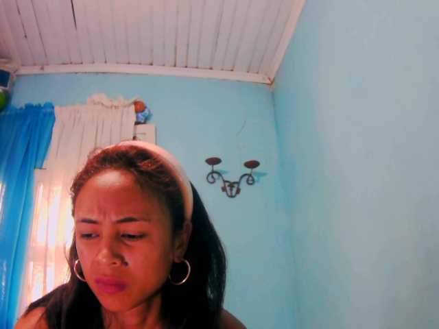 Roxanne03's BongaCams show and profile