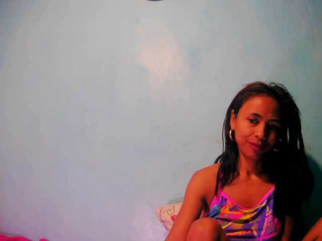 Roxanne03's BongaCams show and profile