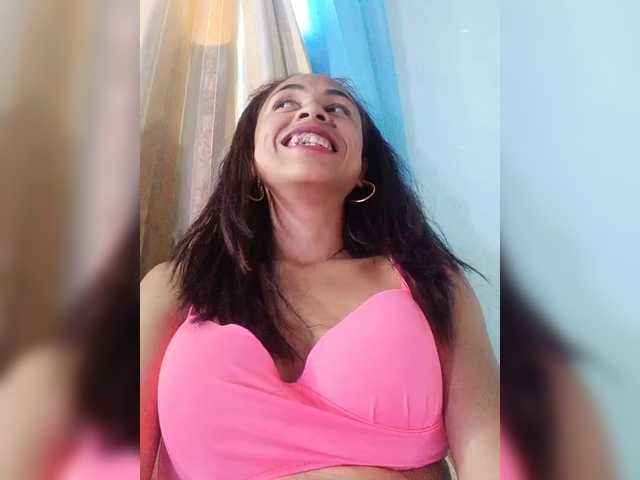 Roxanne03's BongaCams show and profile