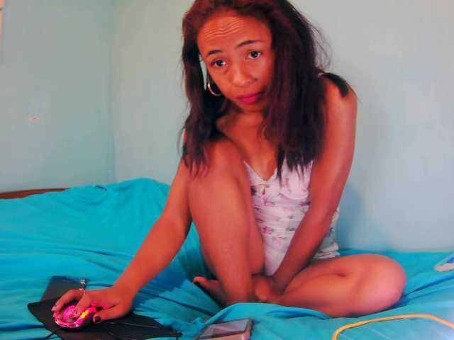 Roxanne03's BongaCams show and profile