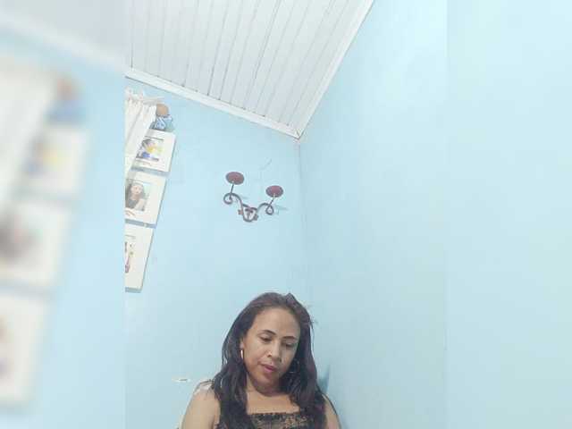 Roxanne03's BongaCams show and profile