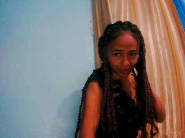 Roxanne03's BongaCams show and profile