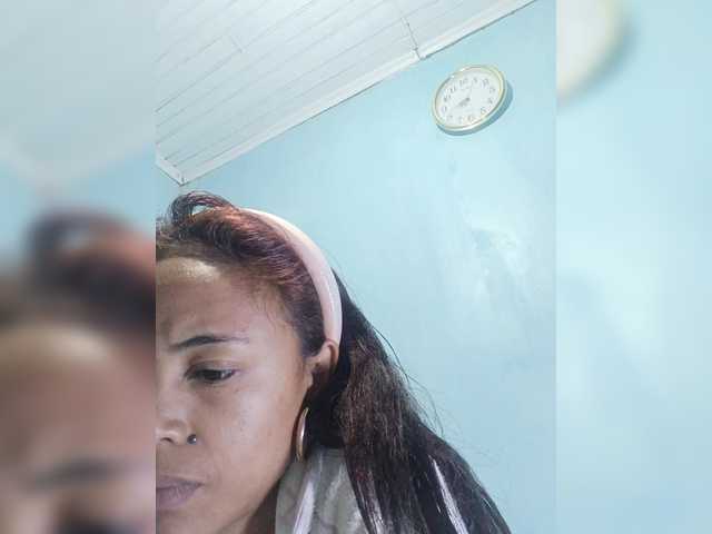 Roxanne03's BongaCams show and profile