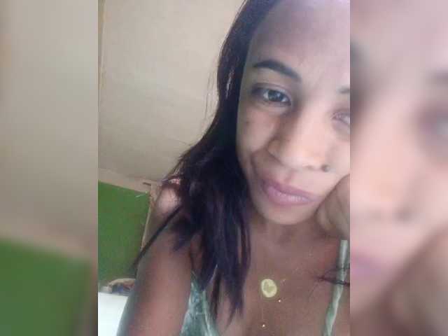 Roxanne03's BongaCams show and profile