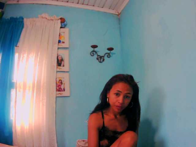 Roxanne03's BongaCams show and profile