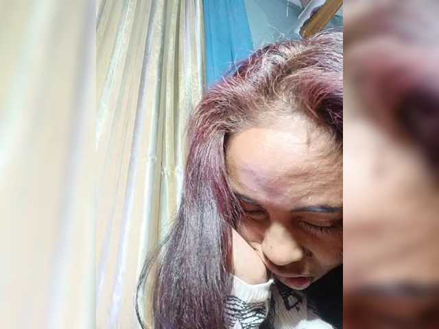 Roxanne03's BongaCams show and profile