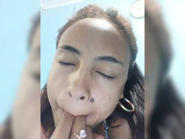 Roxanne03's BongaCams show and profile