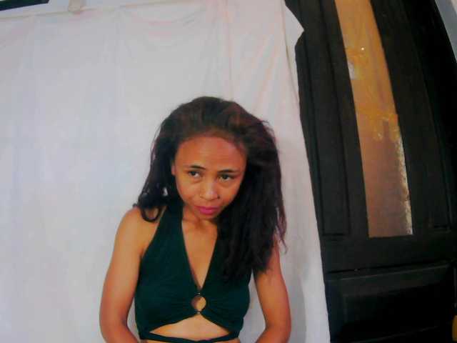 Roxanne03's BongaCams show and profile