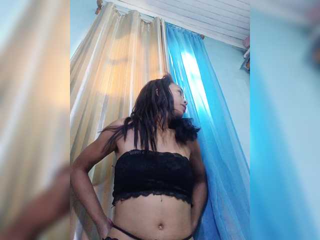 Roxanne03's BongaCams show and profile