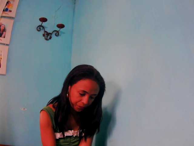 Roxanne03's BongaCams show and profile