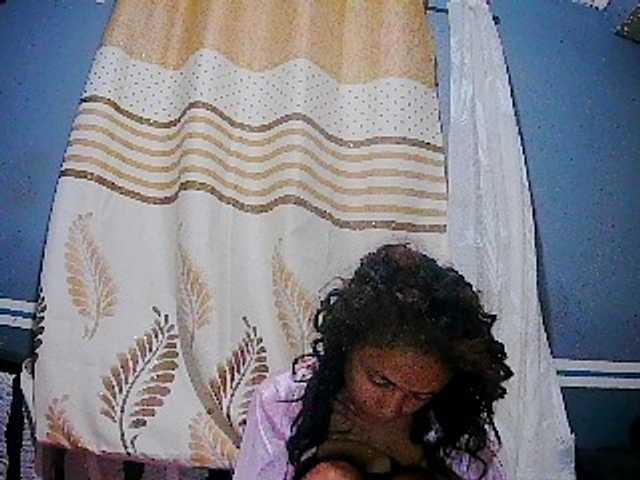 Roxanne03's BongaCams show and profile