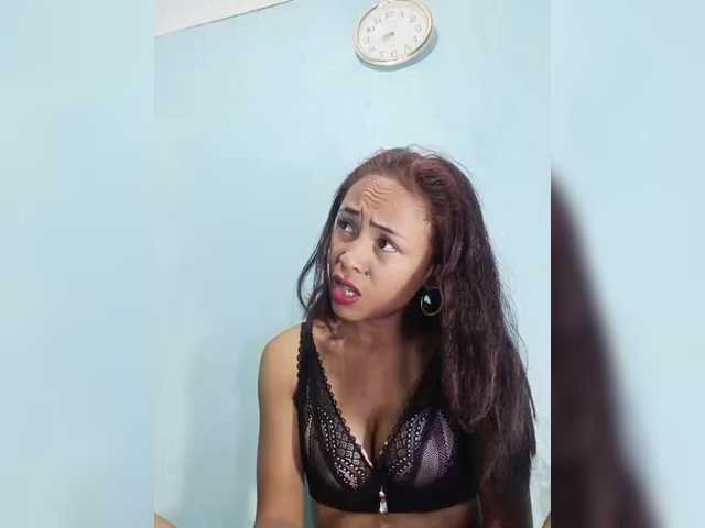 Roxanne03's BongaCams show and profile