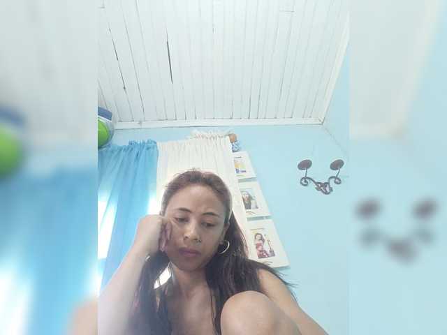 Roxanne03's BongaCams show and profile
