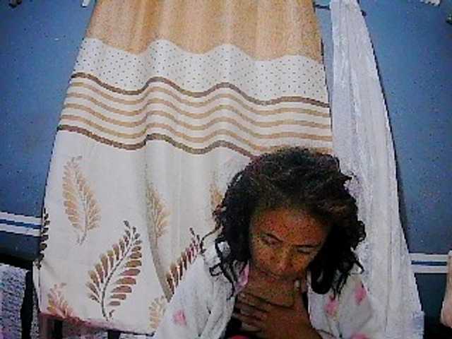 Roxanne03's BongaCams show and profile