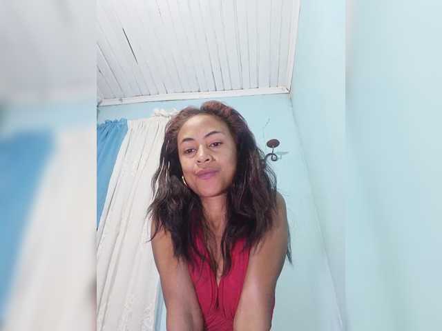 Roxanne03's BongaCams show and profile