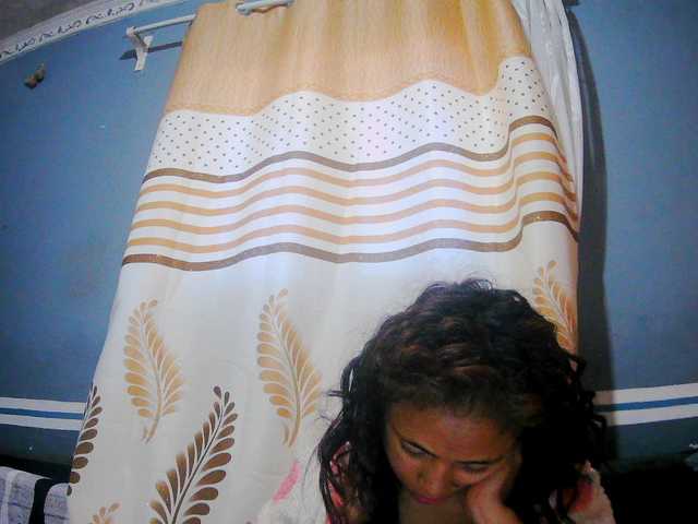 Roxanne03's BongaCams show and profile