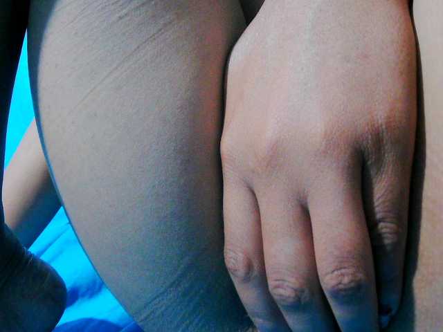 Roxanne03's BongaCams show and profile