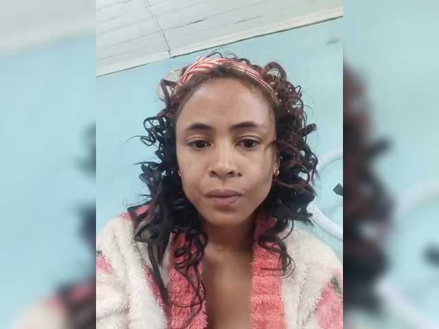 Roxanne03's BongaCams show and profile