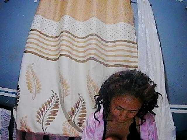 Roxanne03's BongaCams show and profile