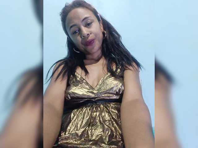 Roxanne03's BongaCams show and profile