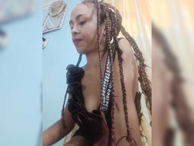 Roxanne03's BongaCams show and profile