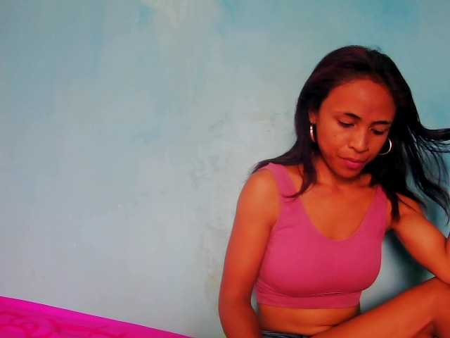 Roxanne03's BongaCams show and profile
