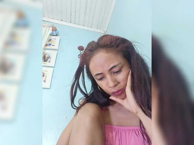 Roxanne03's BongaCams show and profile