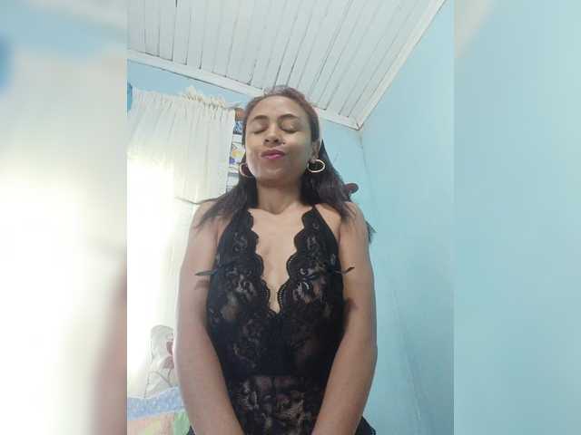 Roxanne03's BongaCams show and profile