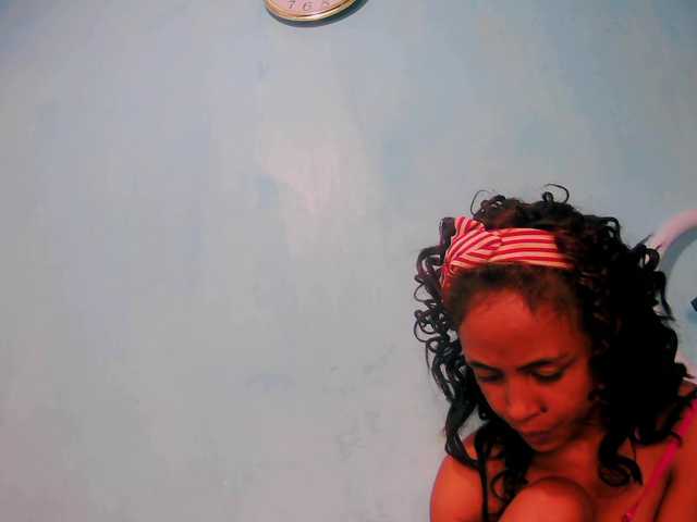 Roxanne03's BongaCams show and profile