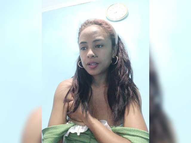 Roxanne03's BongaCams show and profile