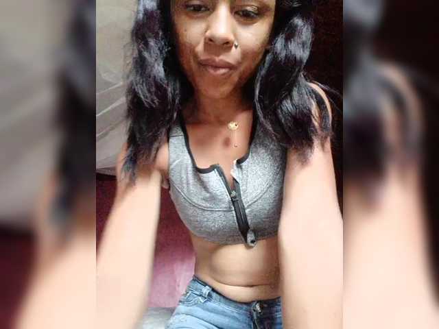 Roxanne03's BongaCams show and profile