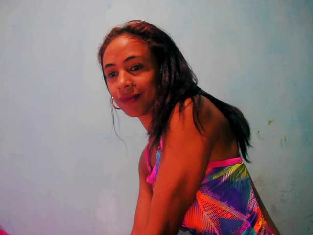 Roxanne03's BongaCams show and profile