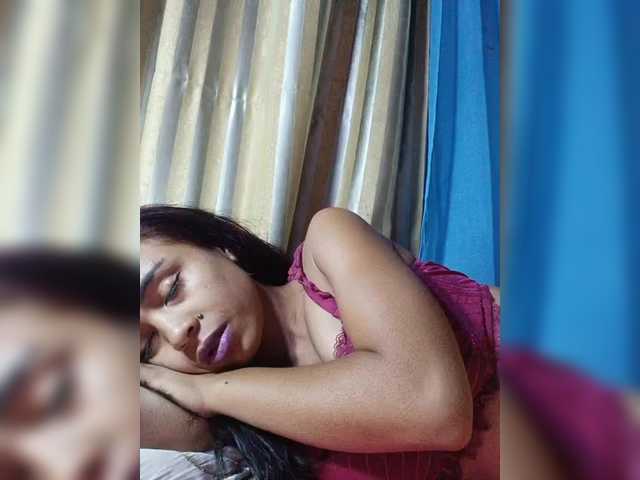 Roxanne03's BongaCams show and profile